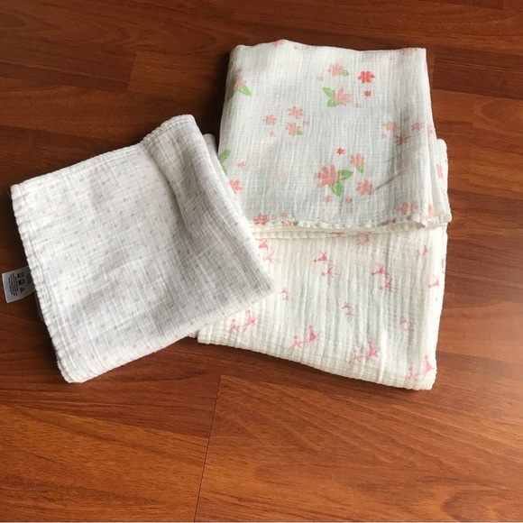 Set of Baby Blankets Laura Ashley Baby and Aden + Anais - Picture 1 of 13